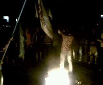 infoKALTENG's tweet image. “@KabarPalangka: Tolak kenaikan BBM, BEM Unpar Aksi bakar Ban Didepan Pintu Gerbang Unpar Saat ini #KP01 http://t.co/3v1gdlf3BY”