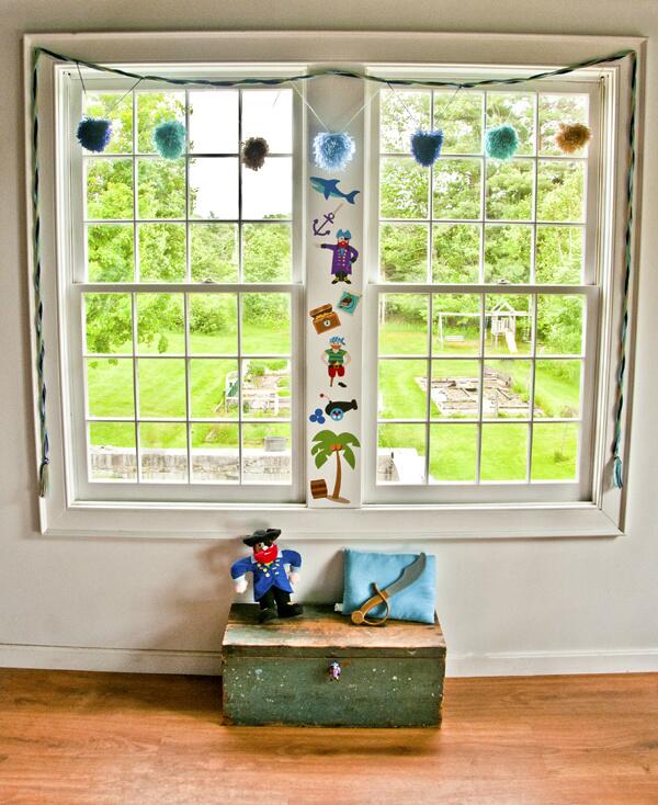 olivekids's tweet photo. New blog post-- DIY Pom Pom Garlands! http://t.co/Wceothsba8 http://t.co/NL0KIdVFsD