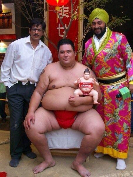 Sumostar's tweet photo. On the set of Ran Ne Bana di Jodi with SRK and Baloo in Mumbai India http://t.co/MjXsm5r5qQ