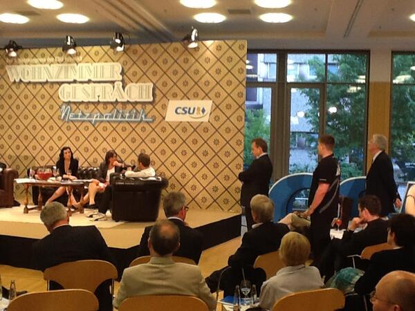 CSU's tweet photo. Diskussion beim #csunk3 #fishbowl http://t.co/xrh3S3CKhO