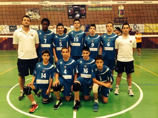 NumanciaVoley's tweet photo. Grandes nuestros cadetes que hoy han ganado los 2 partidos y mañana lucharán por el 13º puesto. Felicidades! http://t.co/tu4DYcSOZQ