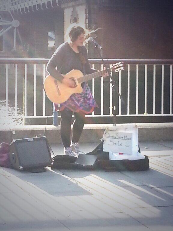 This woman made my day with her fabulous voice! #sightseeing #London #SusanaSilvaMusic