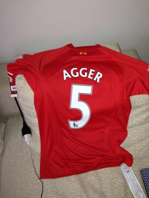 Adelinho_27's tweet photo. @DanielAgger my new jersey ! http://t.co/MIx877zGep