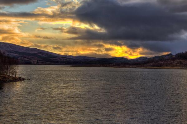derekbtimages's tweet image. #bbcmidsummer Sunset at Loch Quoich.