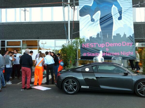 youngskills's tweet photo. @listminut fait du bruit a la #startupheroes de @NEST_up un tour en R8 a gagner http://t.co/anL88wrA1p