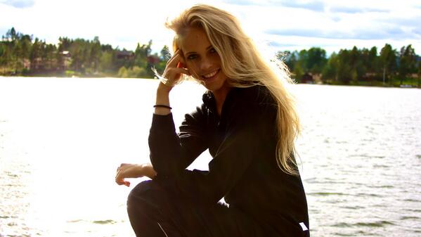 Logan_Hoult's tweet photo. She just loves being near the water :) http://t.co/uT1pPVnR2o