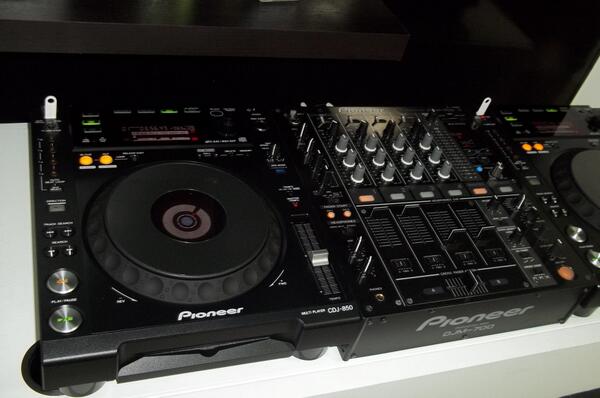 EdroColombia's tweet image. #SessionHouse are you ready?