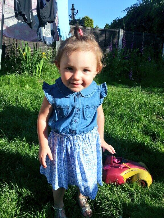 laurenmayers92's tweet photo. Auntie laurens little princess xxx http://t.co/v6DtjYLJGv