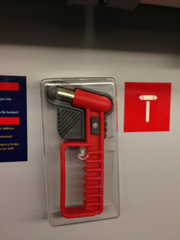 HenrikElstrand's tweet image. Har alltids hatt lyst til å knuse et vindu med nødhammeren!