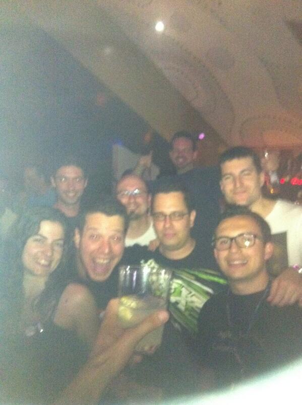 dani_latorre's tweet image. Entre canarios y aragoneses se echa de menos a @jjballano #putoamo #AOS2013