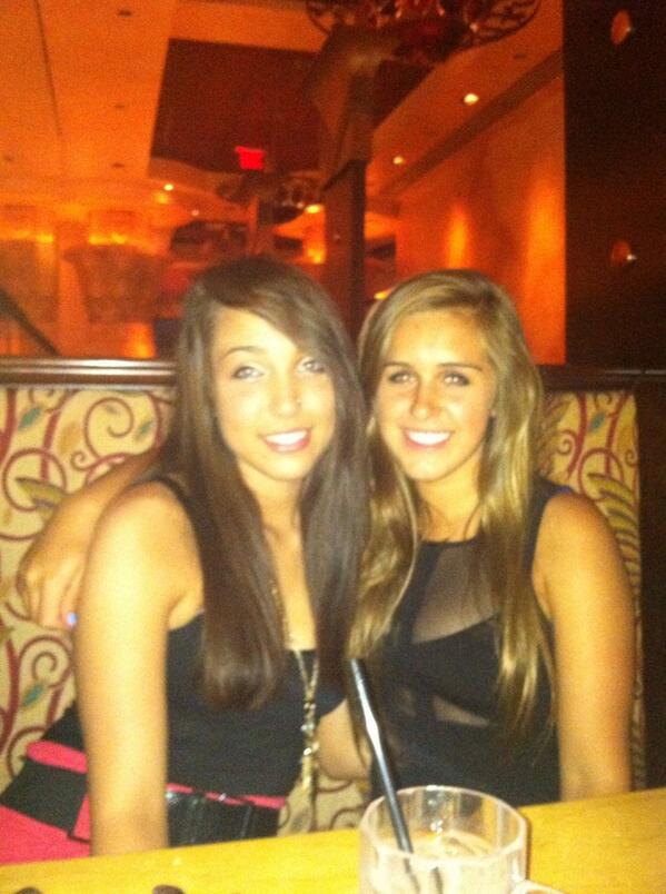 vballhanzz10's tweet image. my very own buttle! ❤😝✌🍺🎉 #ratchet #mylovely #buttle #friendsforever @bigbootayybrit