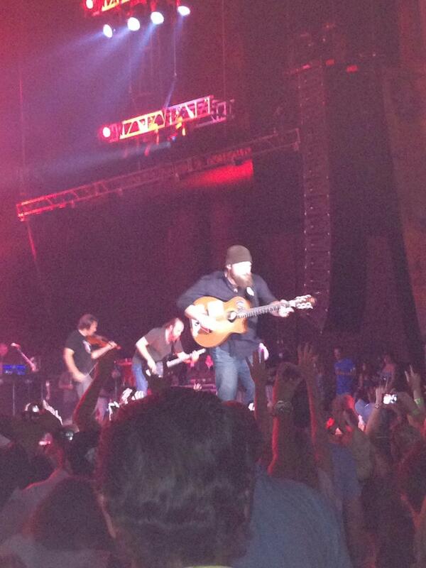harry_call3's tweet photo. Zac Brown http://t.co/EWBVIM7JrE