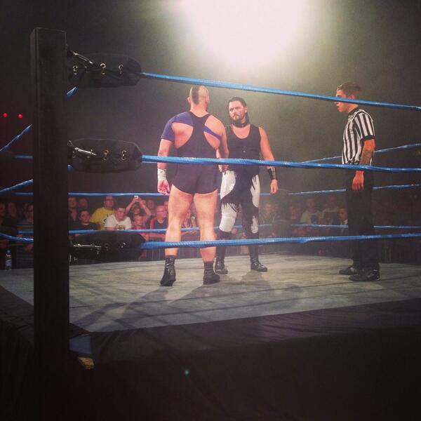 loran1994's tweet photo. @KelvinBrawl my view of the ring! Was amazing loved every moment of it http://t.co/CBK84XHDb9
