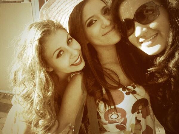 12Criis90's tweet photo. Listas...:-) @SaraMRG7 y @GarciaTatiana9 http://t.co/zYq7s4SvC8