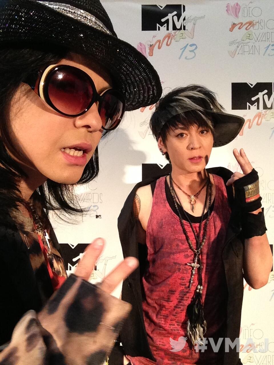 BNWHxKzCUAAWADR.jpg:large