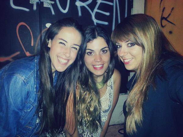 Clauu_diiaa's tweet image. ¡Porfin llegó, la fiesta del tapón! #365días #endofclass #3senyus 
Adoro a Marta y @anittaranita