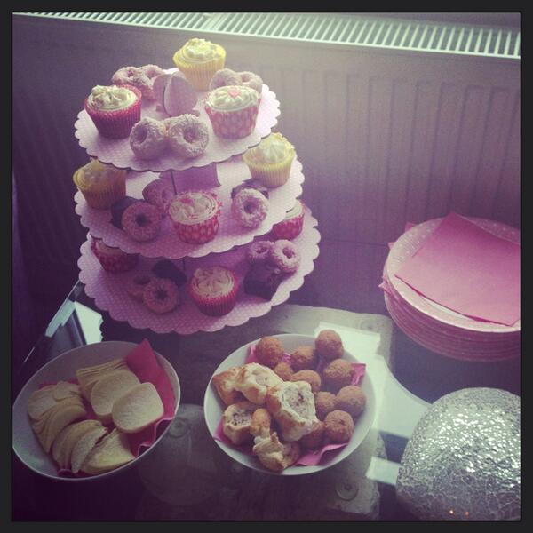 TheHairShack's tweet photo. Party food #hairshack http://t.co/4k4NhheZML