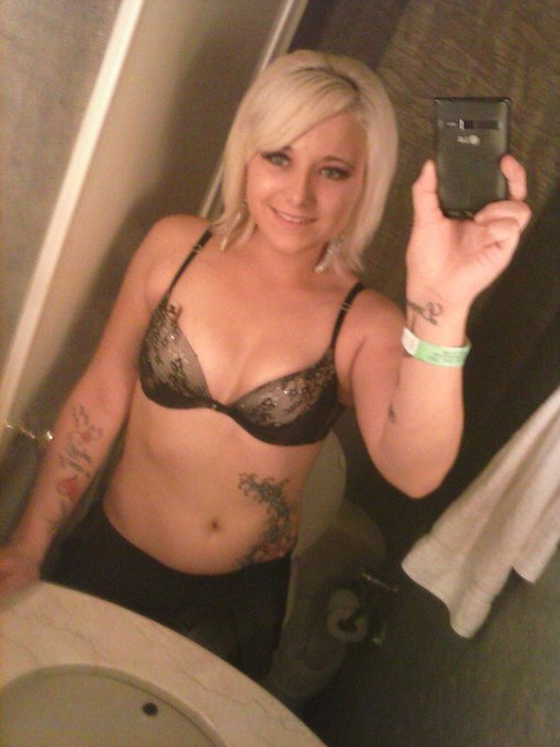 Yacht Bathroom Picture http://t.co/Sfz52XHqY9