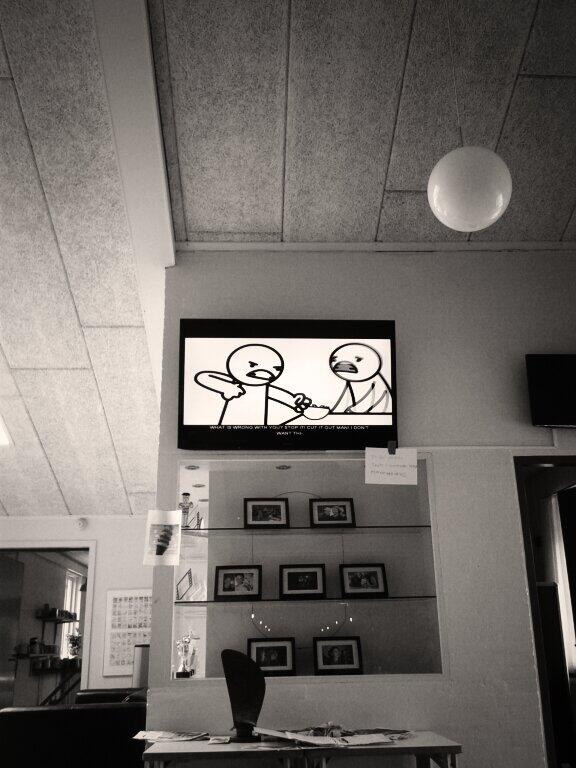 EmilVLund's tweet photo. Asdf movies i forhallen http://t.co/tyYgfD55ZP