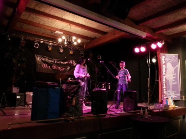 Druk met opbouwen van het podium voor on stage...