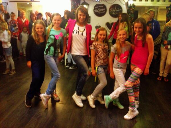 Marina_Rosina's tweet photo. Ook op de dansschool dragen wij natuurlijk @PastryEurope http://t.co/VtgW7Ywhiw