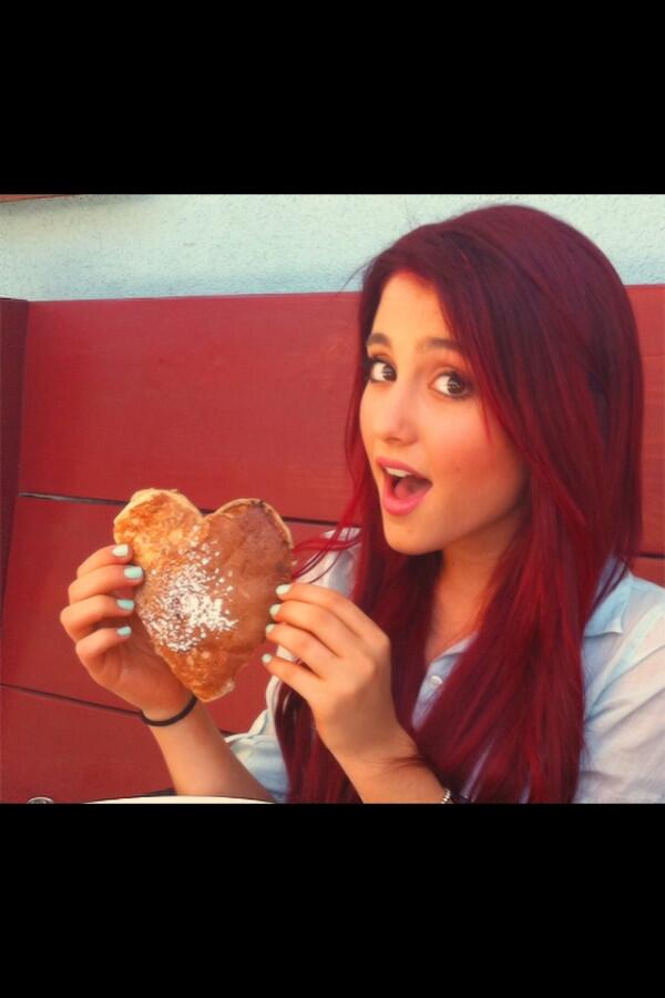 PuberPicture's tweet photo. Retweet als je Ariana Grande wilt ontmoeten. <3 http://t.co/gdtjj3yUuH http://t.co/XvYZCWyr4x