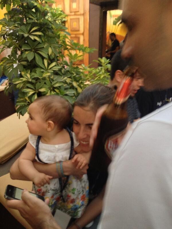 Gmfdsr's tweet image. Irene Bonilla en pleno networking en la party post #AOS2013