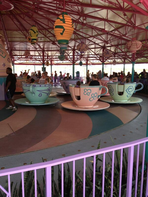 Babcock188's tweet image. Bout to ride the shit outta these teacups #pimpstyle