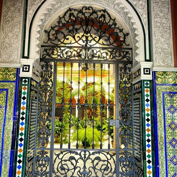 We'll show you Seville just like a friend would do for you. #Spain #seville #travel #viagem unamigoensevilla.com