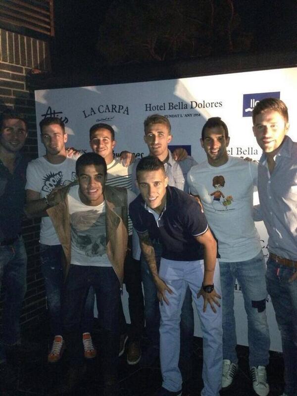 laCARPAlloret's tweet photo. los campeones de Europa de las sub-21... vienen a celebrar su título a la CARPA !!! http://t.co/FBEBm6sqb9