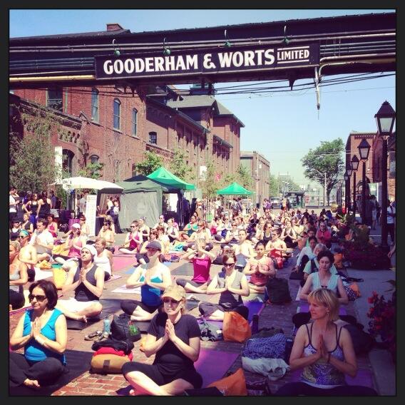 KittiGYoga's tweet photo. #omto #yoga #summersolstice  @YogavitaStudio @Original_Samara @tonicmagazine @car2gotoronto @KombuchaRISE http://t.co/BBIwjvRdFk