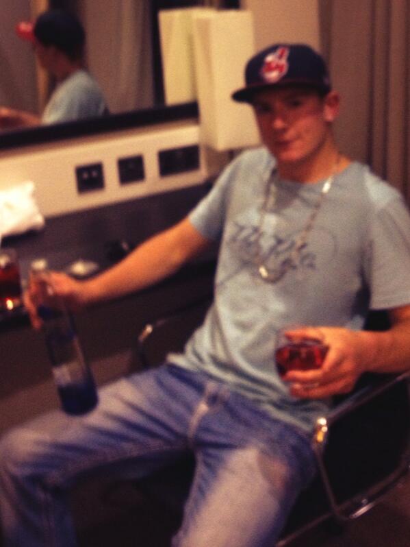 Axltraps's tweet photo. #ciroc #chain #truereligionjeans #ralphlauren #wave #hotel #executivesuite #boss http://t.co/8FBSpT2dDF