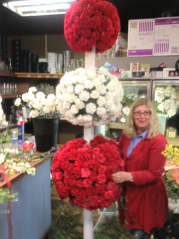 artsflowers's tweet photo. ARTS &amp; Flowers appearing at the Guthrie Theater http://t.co/G7kromvumV
