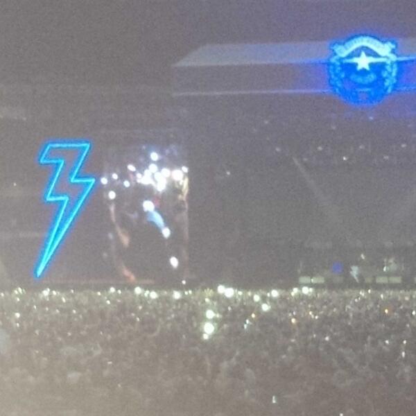 Killers at Wembley with <a href="/sall6000/">salpal</a> . Phones in the air for this one as requested by Mr Flowers #killers #boooom