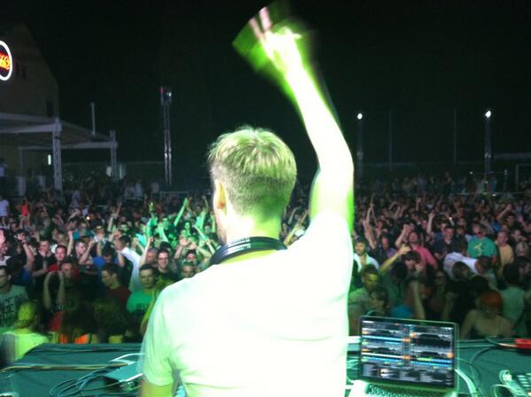 djmarkash's tweet photo. OMG!!!
The place is packed!!! http://t.co/J1ZNXjG3Y0