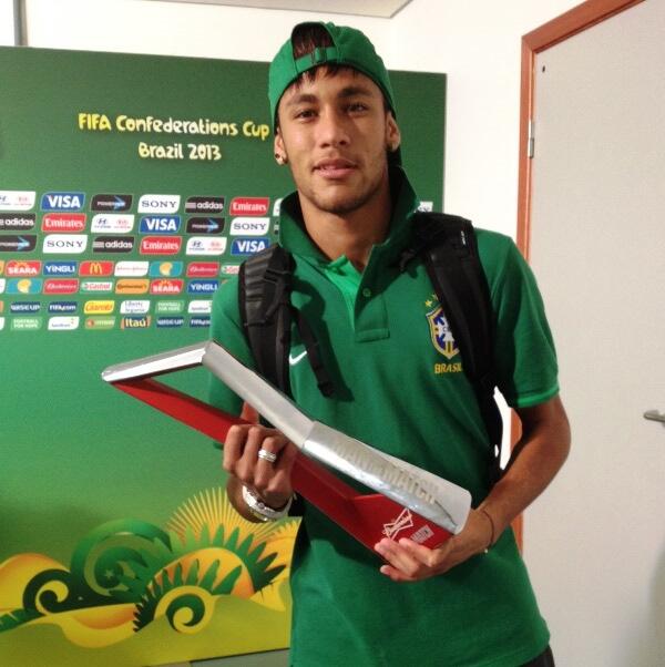 fcbarcelona_br's tweet photo. Neymar (@Njr92), MVP do Brasil 4-2 Itália, pela Copa das Confederações 2013. http://t.co/Ml9oToU94z