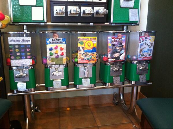 taina_'s tweet photo. Paid it forward. Filled the toy machines at Tea Garden w/quarters. Should make some kids day.  :-) http://t.co/uUATiORarL