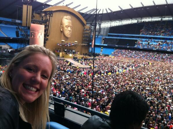 Amazing night at Robbie Williams on heated seats with @hannahpeo Thanks Alex rose!