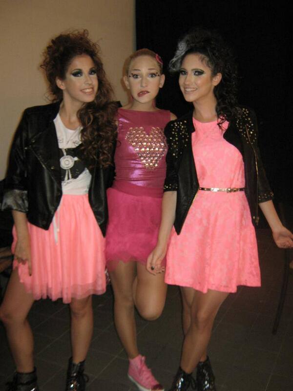 locassiempreee's tweet photo. @lodocomello @kndmolfse @Mechilambre En El  Backstage Del Ultimo Cap. http://t.co/Xwrn8du7Zc