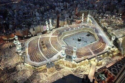 M29_ALShammry's tweet photo. أقوى جيوش العالم تحتاج لساعات كي تَقف بانتِظام والسديس بِكلمة واحدة استوا .؟
يلتف أكثر من مَليون مسلم حول الكعبة .! http://t.co/083Df4JWKc