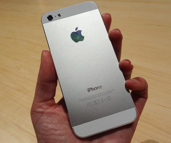 arjunacelullar's tweet photo. @hidayatn41barang yang kami jual asli/segel dan bergaransi resmi dari apple selama 2 thn mas... http://t.co/EdLGvSQMOd
