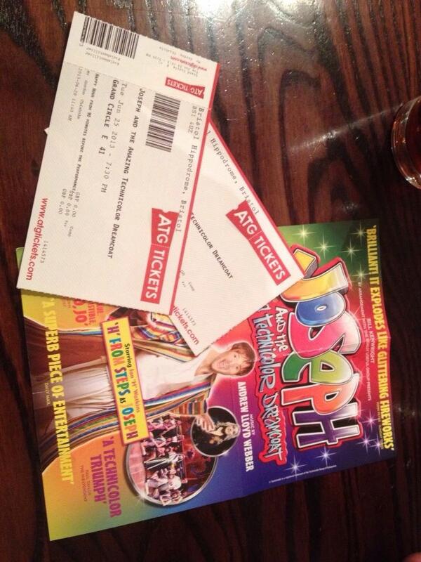 swestgooner's tweet photo. @jackwhitehall it was worth every penny i spent on the tickets #zoomin http://t.co/WRuehPzckL