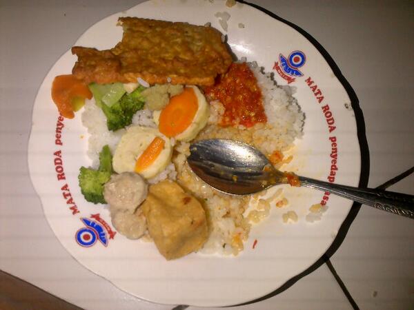 leo2219's tweet photo. Menu siang ini. Waaaa. Selamat makan http://t.co/E8qXiUSRhw