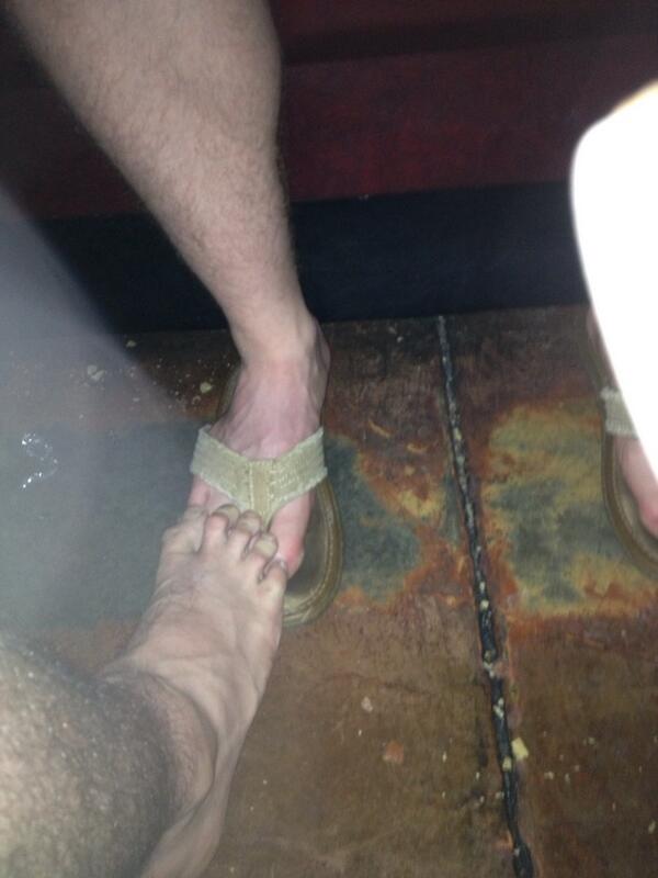 ManwaJDKC's tweet photo. @dannyboi965 @965TheBuzz @afentra @KCMountainLion #sneakyflipflops http://t.co/S7v02RimOp