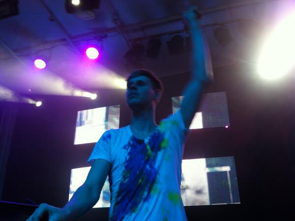 djmarkash's tweet photo. 3...2...1...Riot!!!
Joris is back once again in Croatia! http://t.co/XjXX7JuhqX