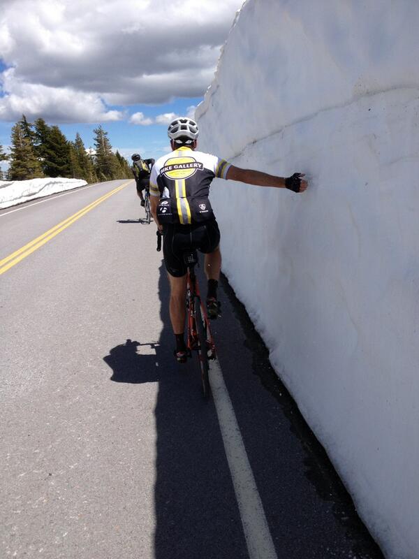 alisongraves's tweet photo. Crater Lake is beautiful any day. But today it was bikes only -- it was gorgeous. http://t.co/qx0yeXInrg