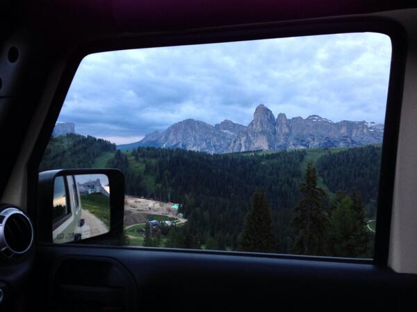 alexlakerm's tweet photo. La cornice perfetta per una foto di montagna? Il finestrino di un #Wrangler :). @Jeep http://t.co/EAyDWBXFRR