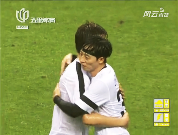 RMdoodle's tweet photo. Victory hug~ :) http://t.co/j9Mkcp7I8N