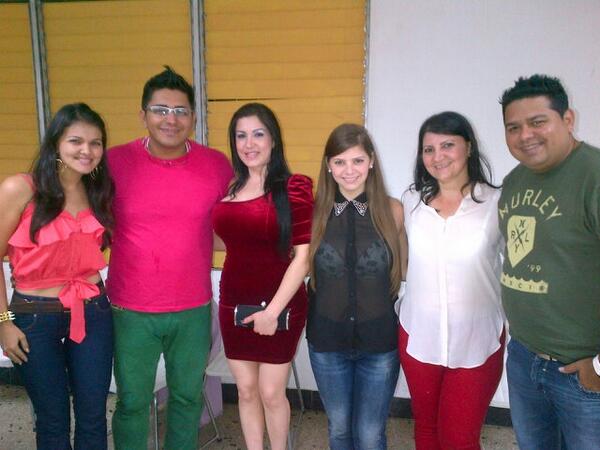 JessicaElJ's tweet photo. Excelente show chicos @juanluisramon @LenysMolina @ZaidaElBrihi http://t.co/unB06PBuzI