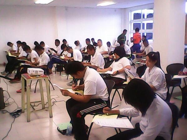 BHGLatihan's tweet photo. Psrta krsus sdng mnjalni ujian krsus asas PA siri 2/2013 PDPA Petra Jaya@matzin http://t.co/rfsess0Y7o